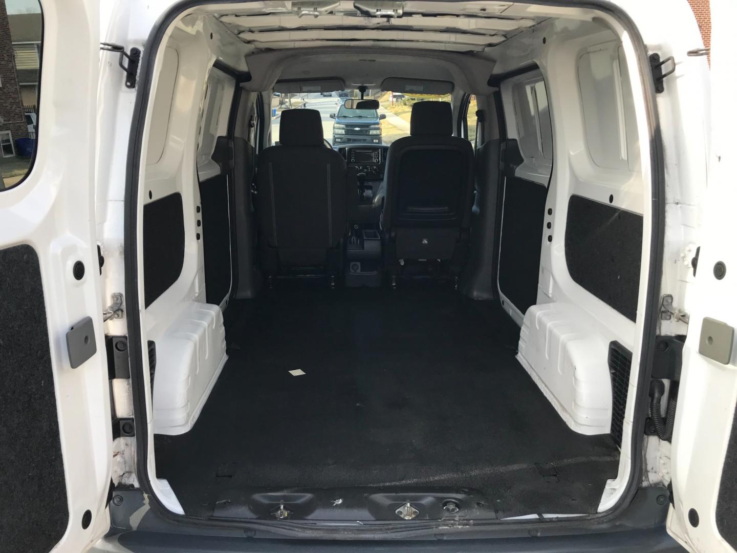 2016 White /Gray Nissan NV200 SV (3N6CM0KN2GK) with an 2.0 V4 engine, Automatic transmission, located at 577 Chester Pike, Prospect Park, PA, 19076, (610) 237-1015, 39.886154, -75.302338 - Photo#16